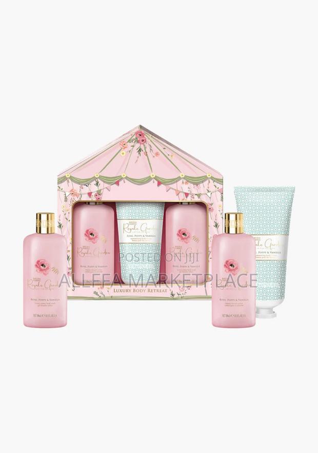 Royale Garden Rose, Poppy Vanilla Body Retreat Gift Set · Photo 3