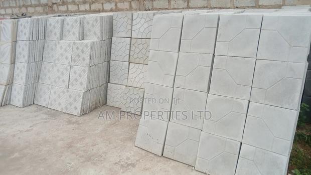 Pavement Blocks, Slabs and Garden Kerbs · Photo 4