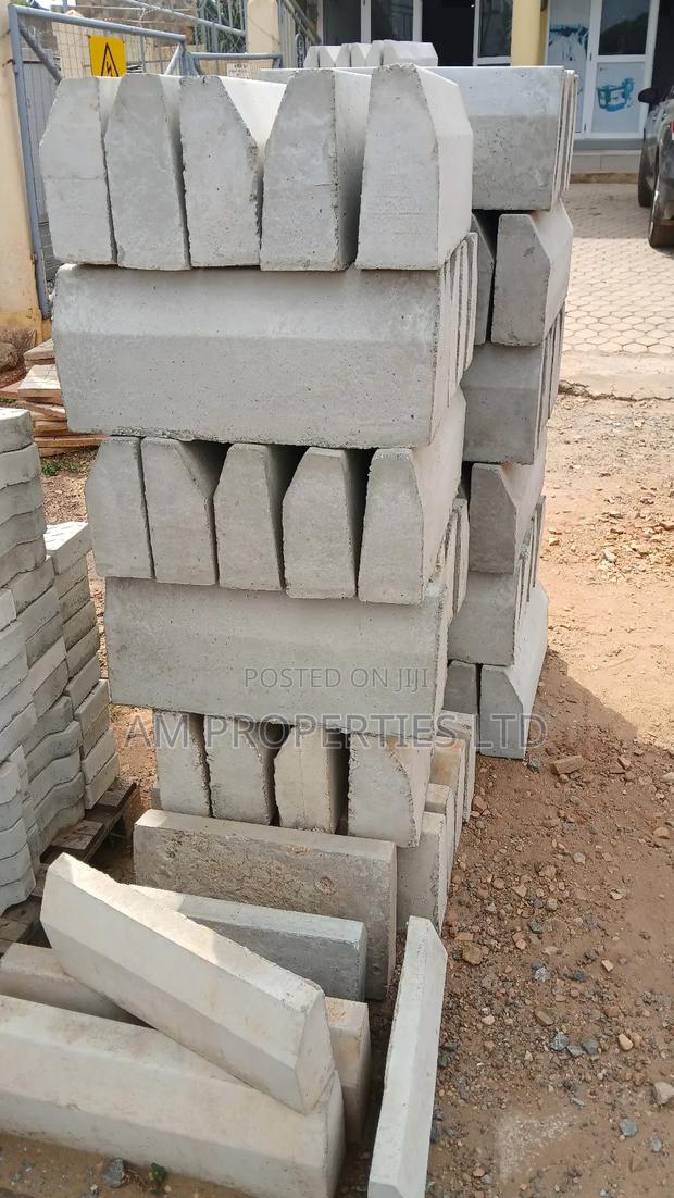 Garden and Road Kerbs · Photo 4