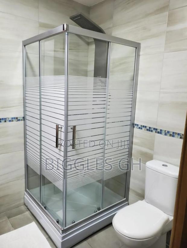 Tainted Glass Cubicle · Photo 3