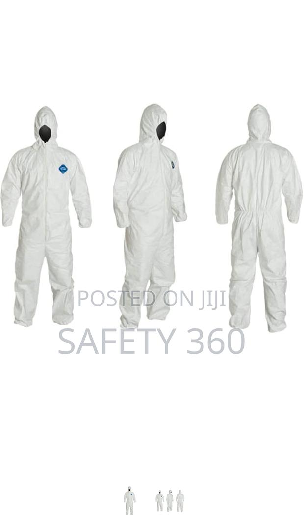 Disposable Coverall · Photo 2