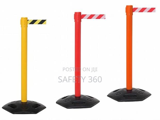 Retractable Belt Barrier · Photo 2