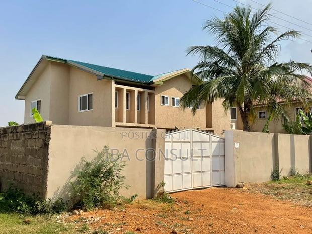 5bdrm House in Amrahia, Adenta for sale