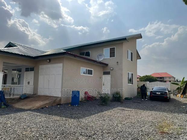 5bdrm House in Amrahia, Adenta for sale