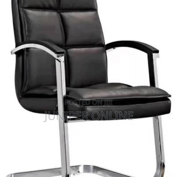 Visitors Chair Munred Diini Burnda · Photo 2