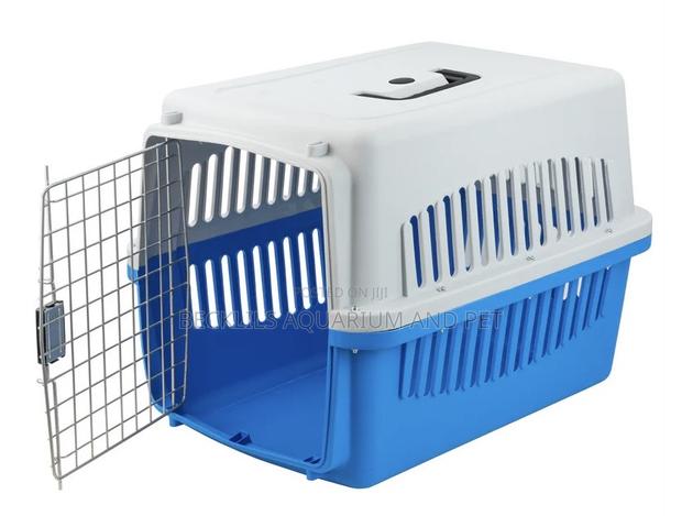 21 Inch Dog Plastic Crete · Photo 3
