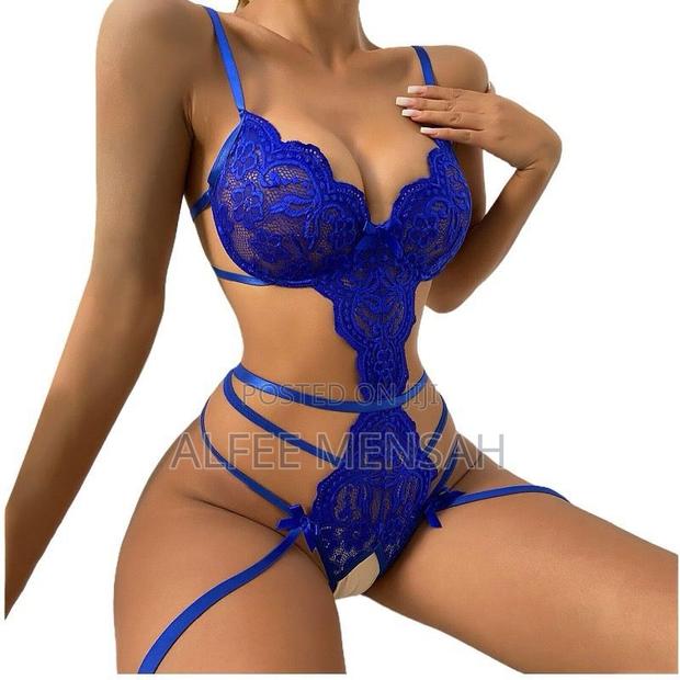 High-looking Lingerie Explosive Lace Three-piece Set