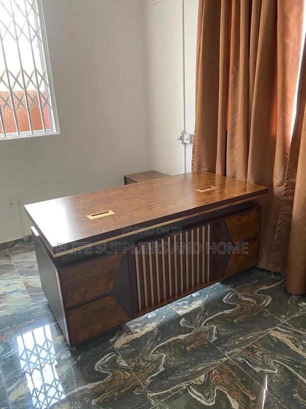 Office Desk · Photo 2