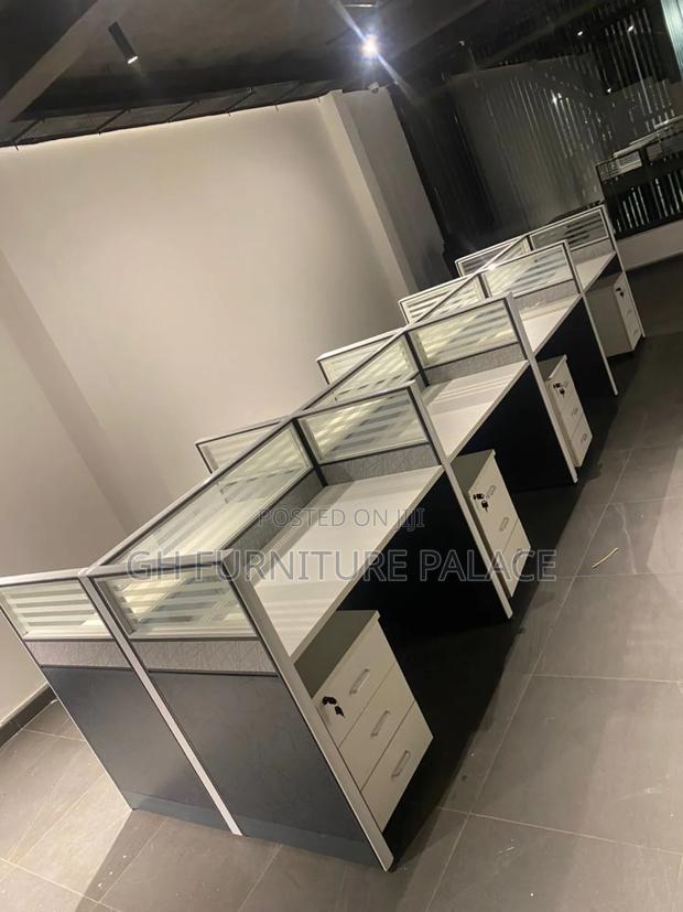 Eight in One Workstation · Photo 2