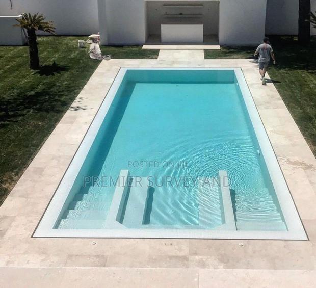 Backyard Swimming Pool · Photo 3