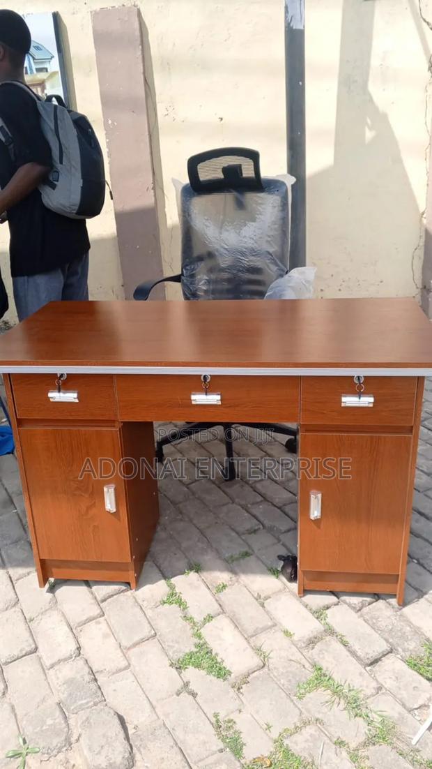 Classic Office Table Qw45r · Photo 1