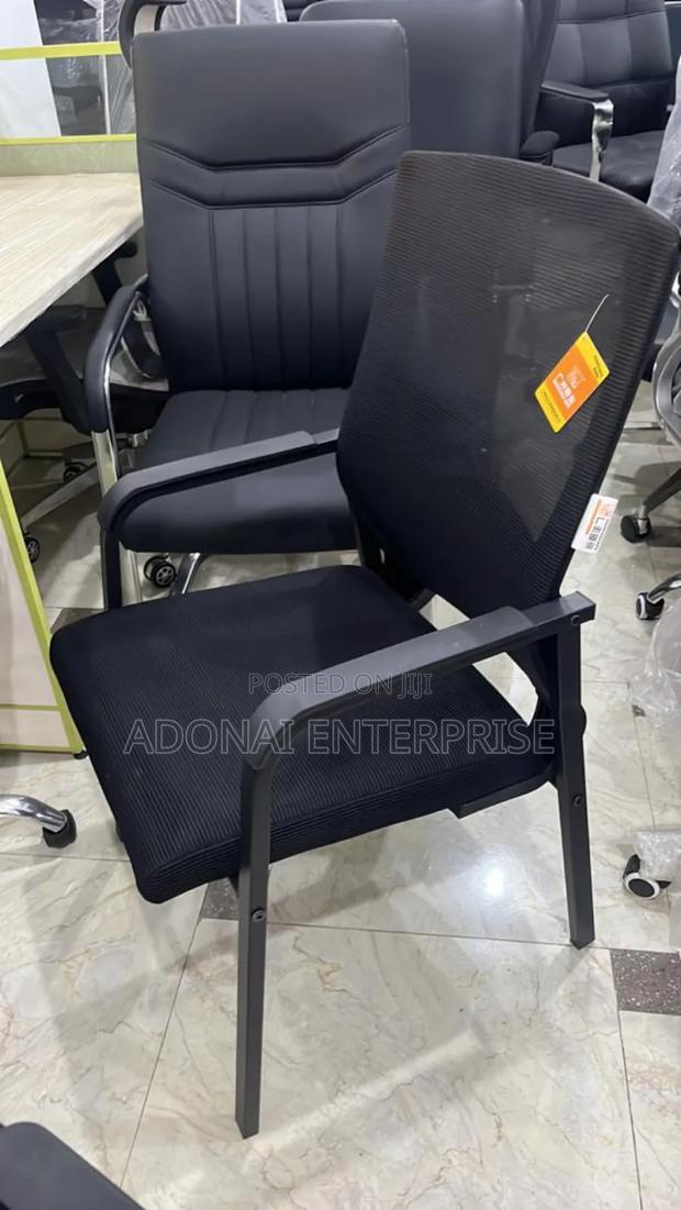 Visitors Chair QWE123 · Photo 1