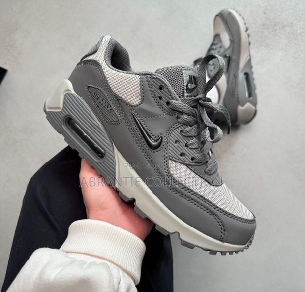 Nike Air Max 90 Jewel Grey · Photo 3