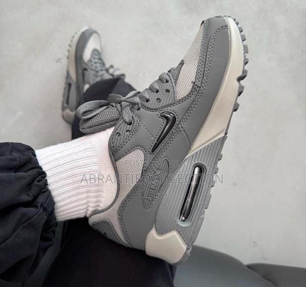 Nike Air Max 90 Jewel Grey · Photo 4