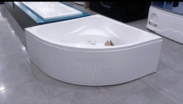 Bathtub With Panel- Corner Bathtub · Photo 2