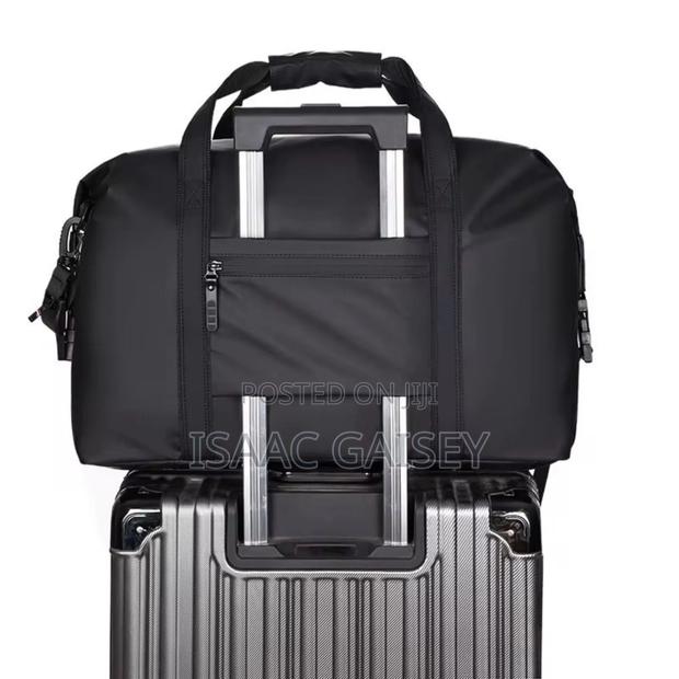 Large Capacity Leather Duffle Bags With More Compartments · Photo 4