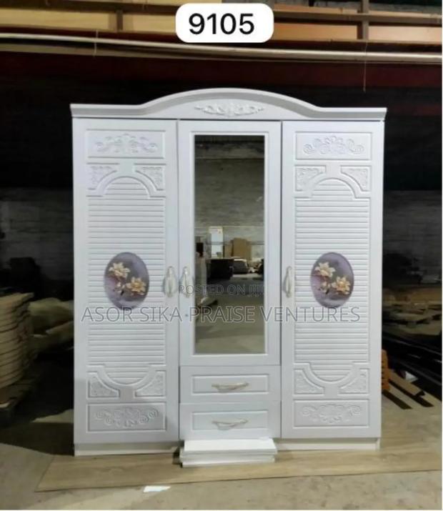 Wardrobe Wooden 3doors · Photo 2