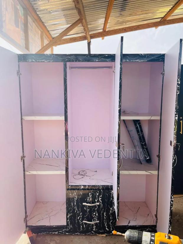 Three in One Wardrobe Marble Black and White Color · Photo 4