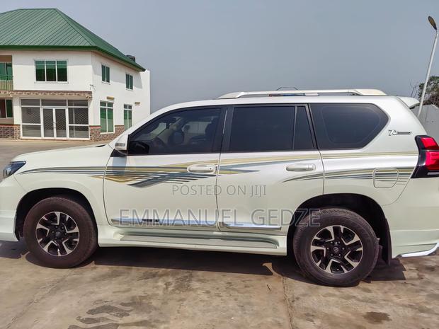 Land Cruiser Prado - For Rent (New) · Photo 2