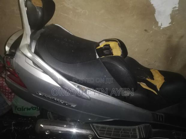 Suzuki Burgman 2013 Gray · Photo 4