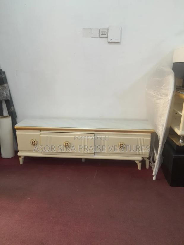 TV Stand Wooden · Photo 2