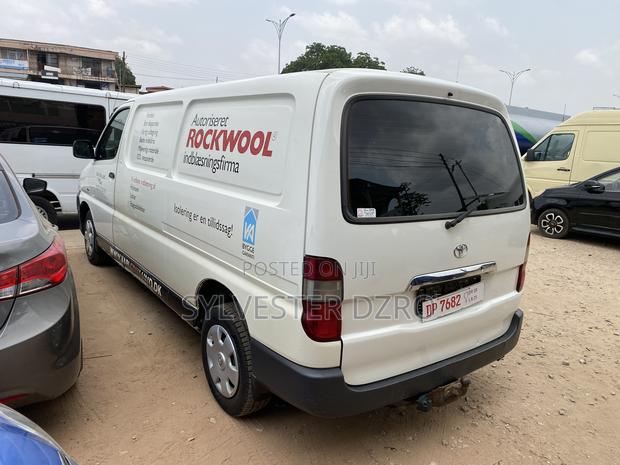 Toyota HiAce 2010 White