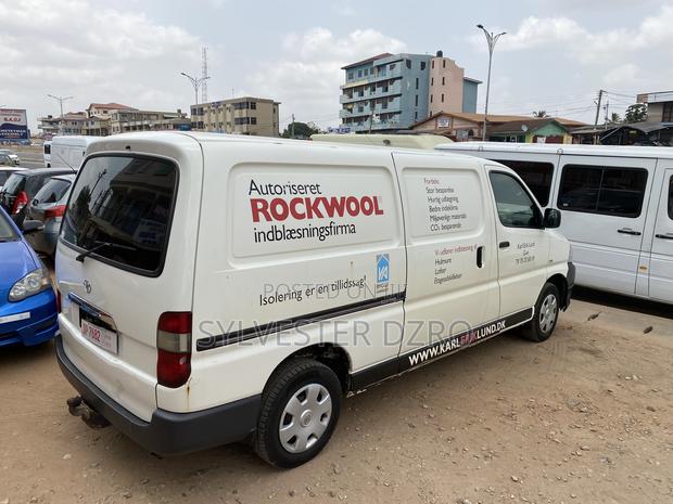 Toyota HiAce 2010 White