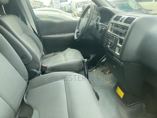 Toyota HiAce 2010 White