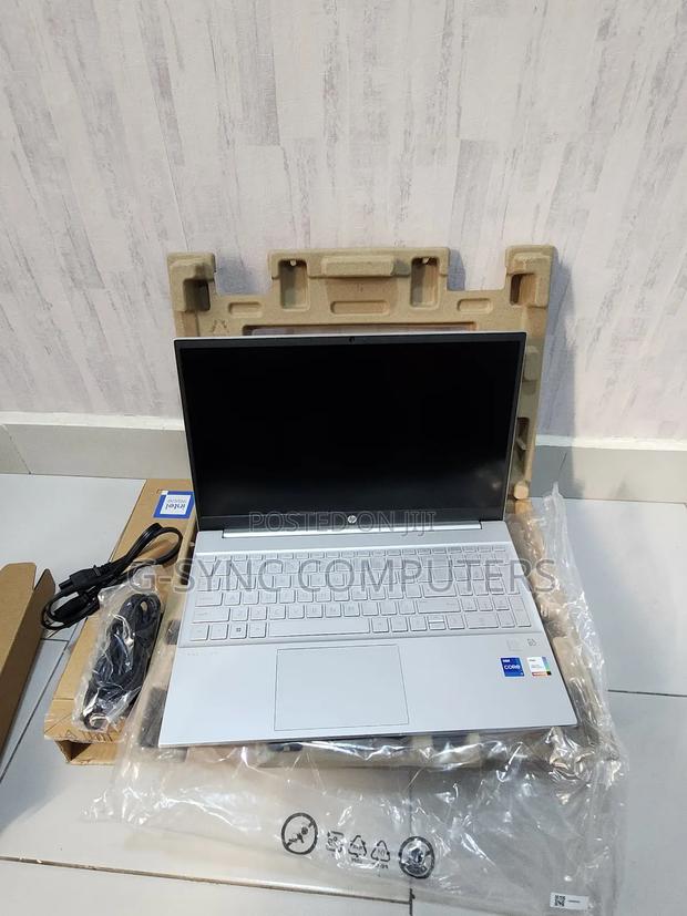 New Laptop HP Pavilion 15-cs3063cl 16GB Intel Core i7 SSD 512GB