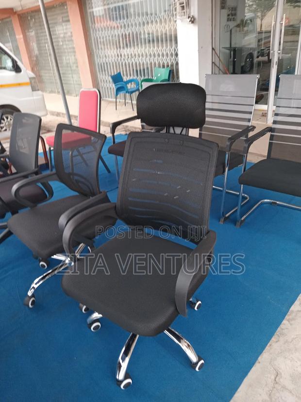 Single Office Swivel Chair · Photo 2
