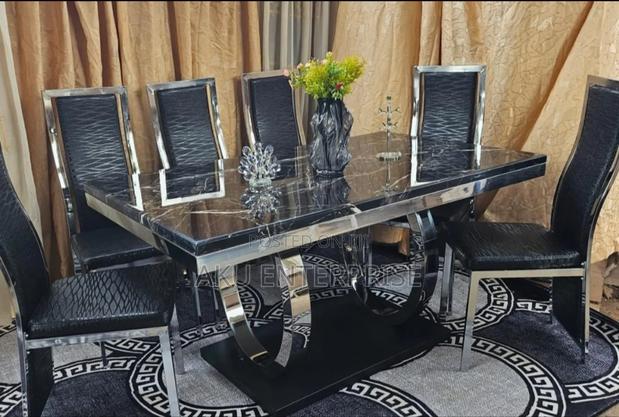 Luxurious Dinning Table With 6 Chairs · Photo 2