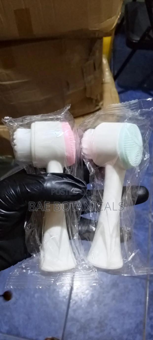 Double Sided Facial Cleansing Brush · Photo 2