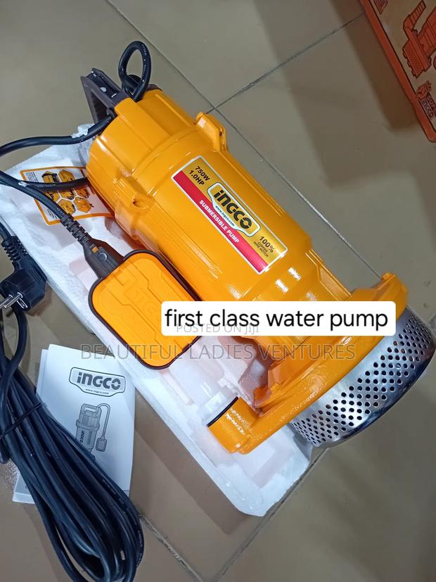 High Coporated Engine Water Pump · Photo 2