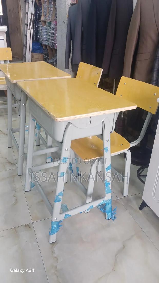 Students Table and Chair · Photo 3