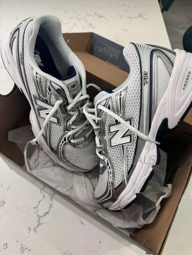 New Balance 740