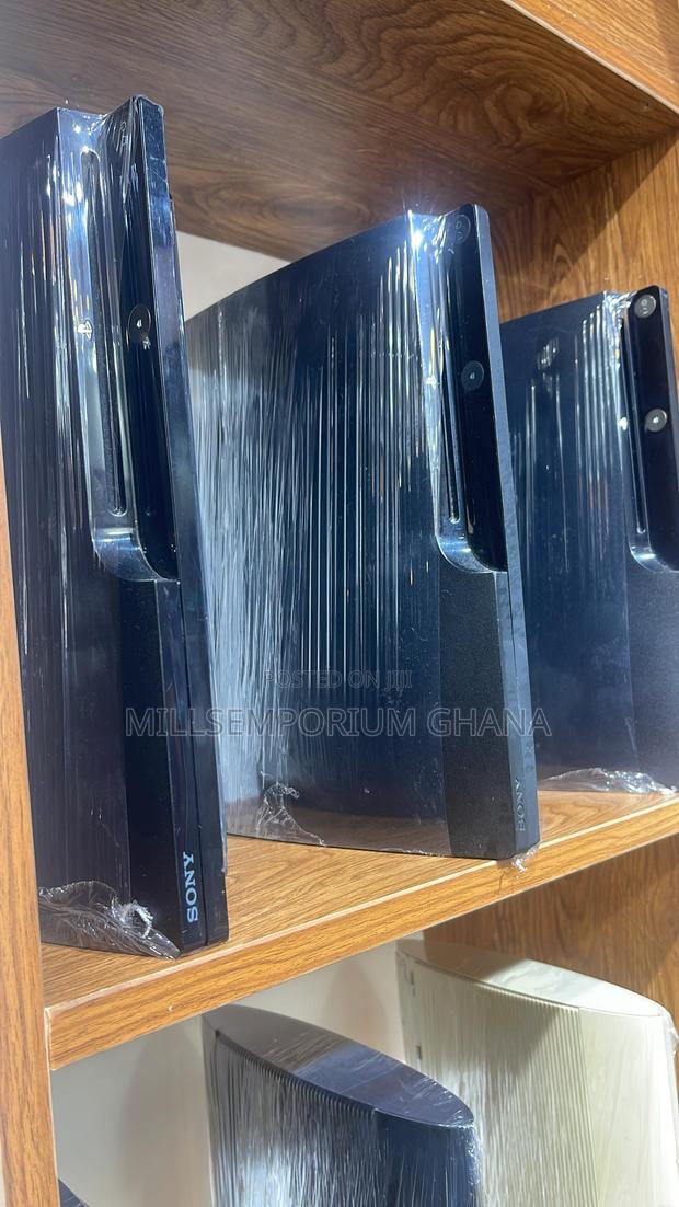 PS3 Standard Console With 2 Original Pads 12 Games! · Photo 1