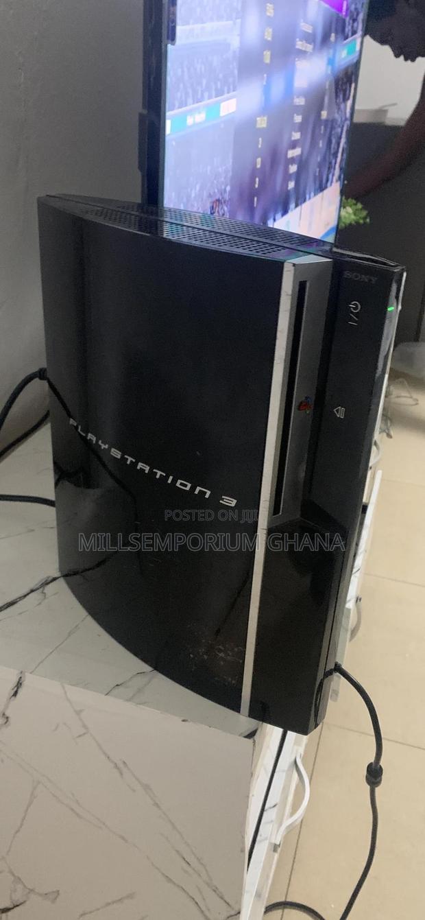 PS3 Standard Console With 2 Original Pads 12 Games! · Photo 3