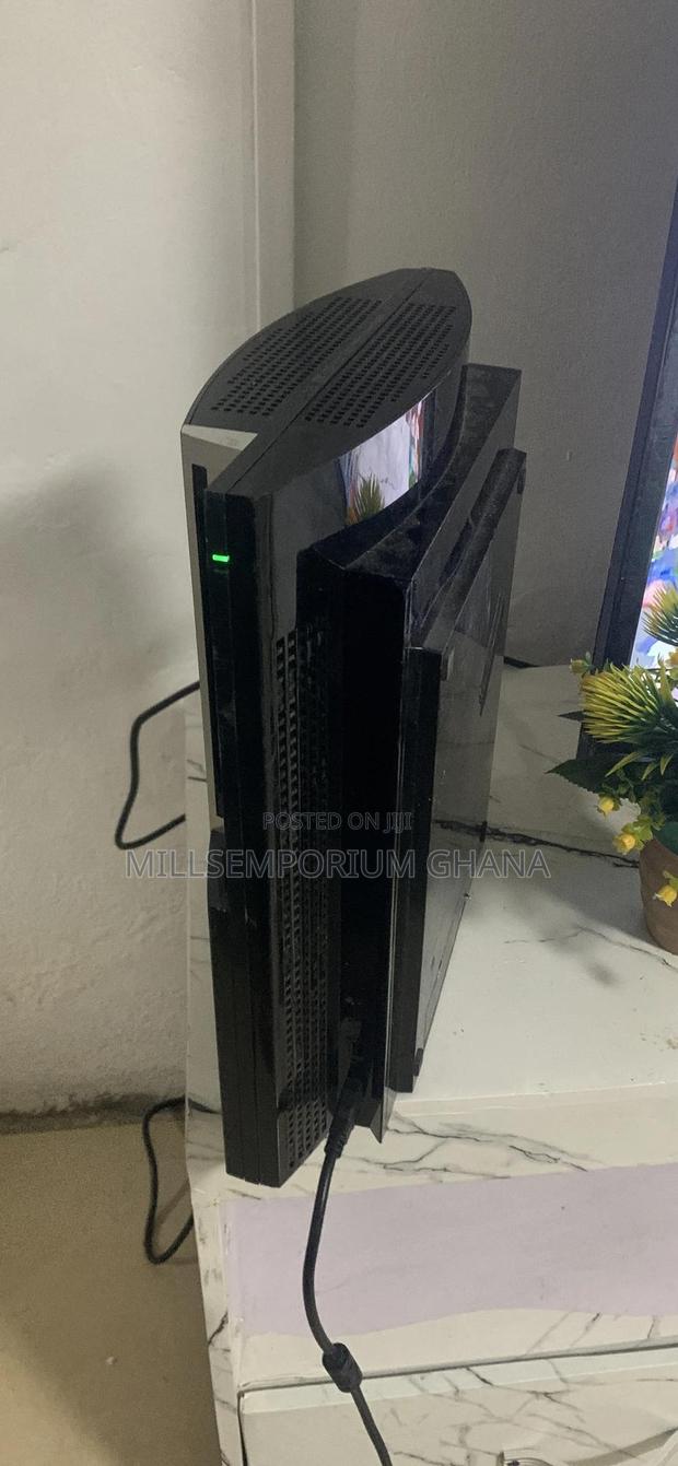 PS3 Standard Console With 2 Original Pads 12 Games! · Photo 4