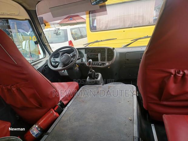 Hyundai County 2014 White