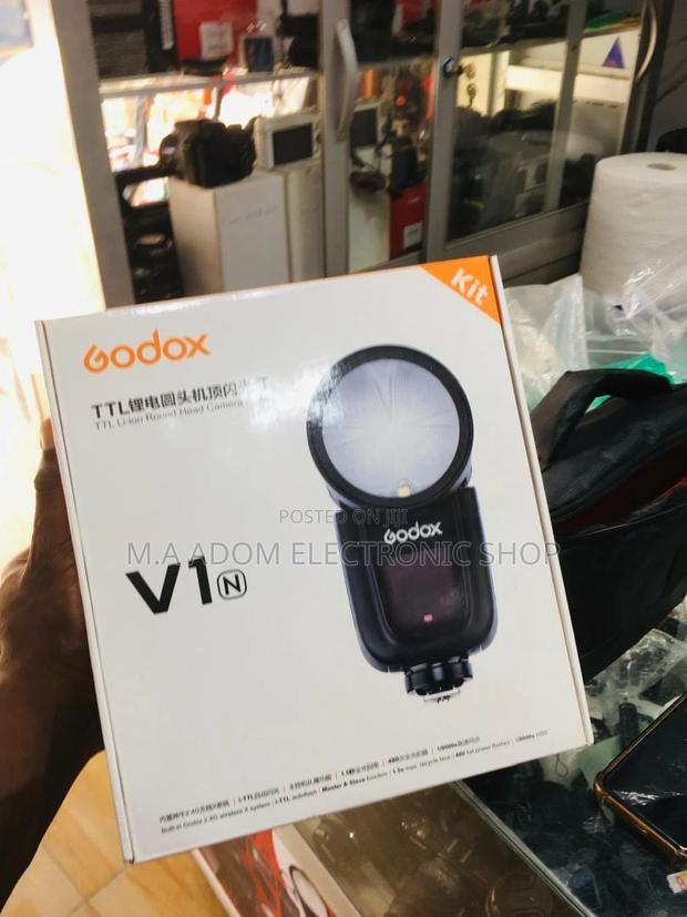 Godox V1:Unleash the Power of Round Head Flash on Your Nikon · Photo 2