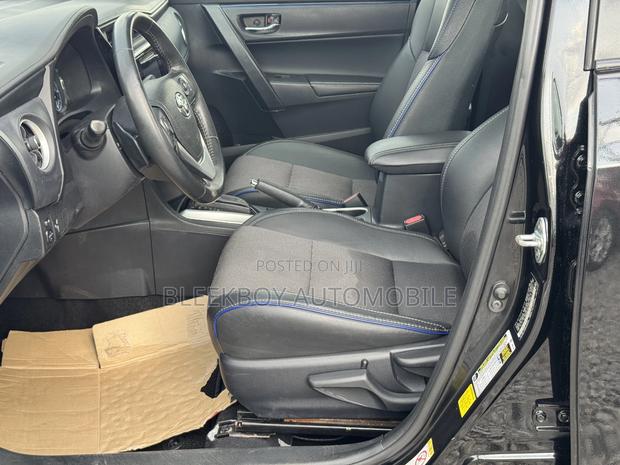 Toyota Corolla SE Special Edition 4dr Sedan (1.8L 4cyl CVT) 2017 Black photo 7