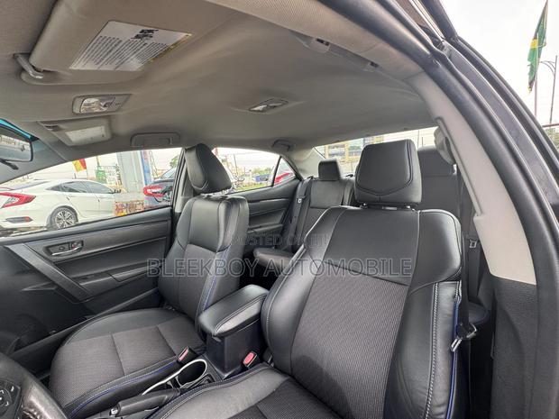 Toyota Corolla SE Special Edition 4dr Sedan (1.8L 4cyl CVT) 2017 Black photo 9