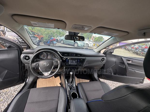 Toyota Corolla SE Special Edition 4dr Sedan (1.8L 4cyl CVT) 2017 Black photo 10