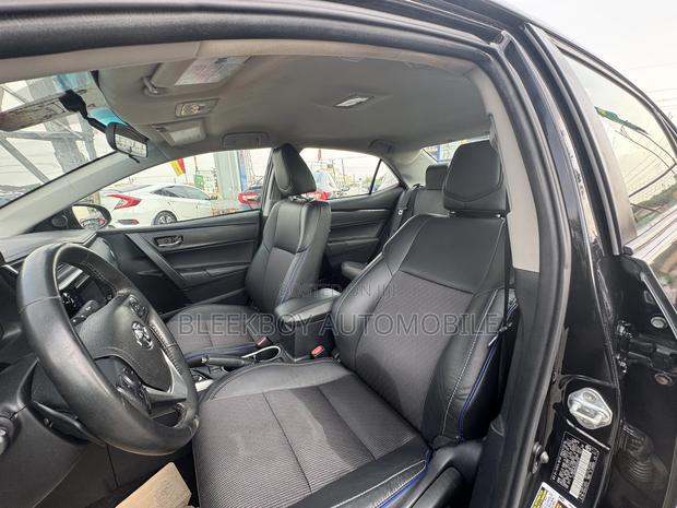 Toyota Corolla SE Special Edition 4dr Sedan (1.8L 4cyl CVT) 2017 Black photo 6