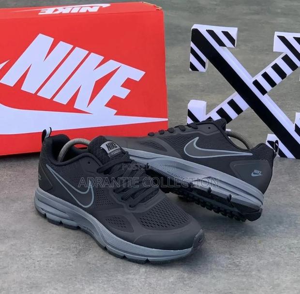 Nike Air Max Unisex Sneaker Black/White · Photo 3