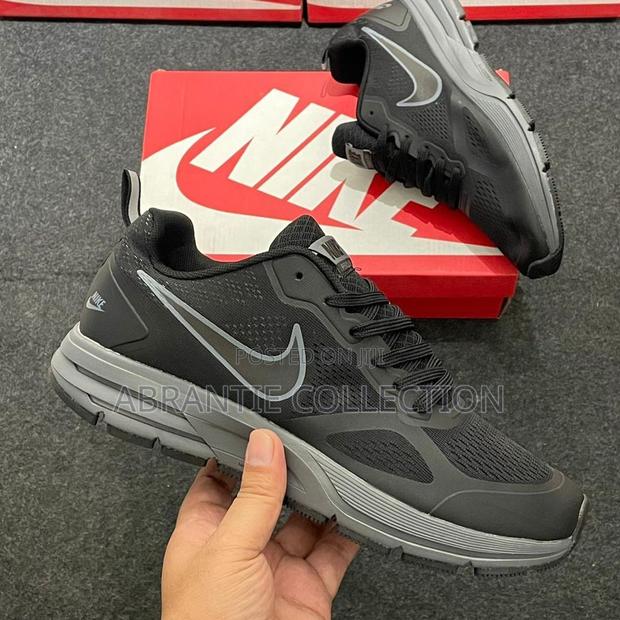 Nike Air Max Unisex Sneaker Black/White · Photo 4