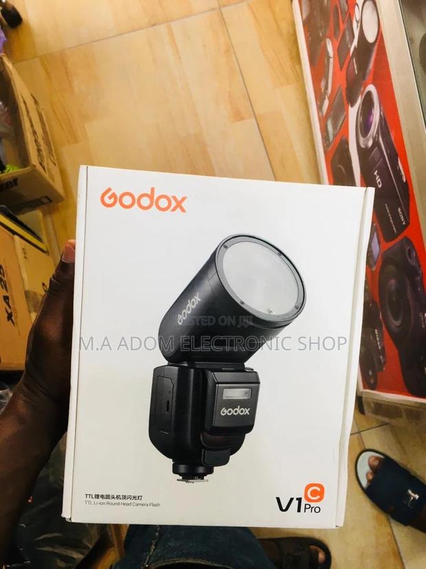 Godox V1 Pro: The Power of Light in Your Hands. · Photo 2