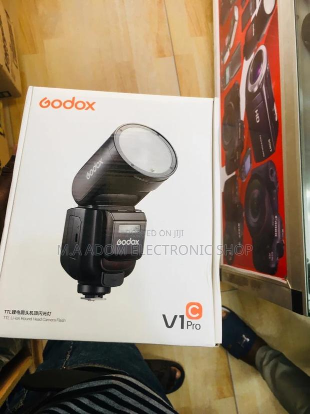Godox V1 Pro: The Future of on-Camera Flash. · Photo 2