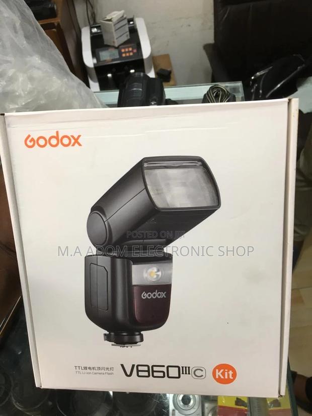 Godox V860III: The Ultimate Speedlite for Every Photographer · Photo 2
