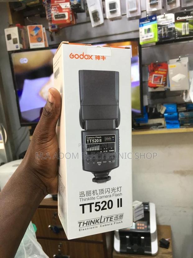 Godox TT520 II: Affordable Power for Stunning Photos · Photo 2